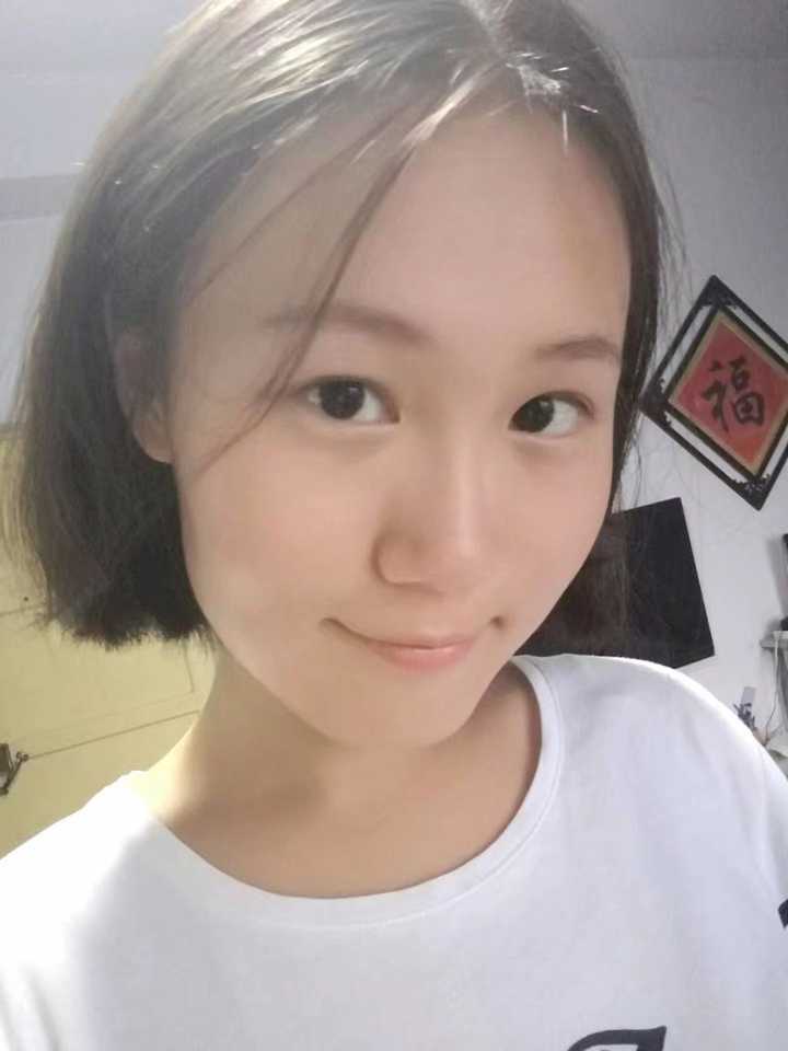 我现在翻我自己之前的照片,满脑子都是卧槽卧槽我怎么这么好看,我之前