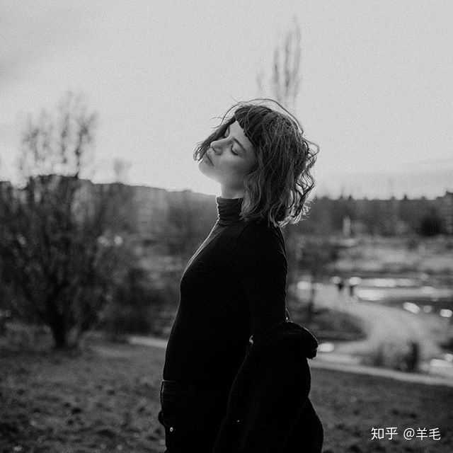 有没有那种性冷淡风又有点a的壁纸或者女生头像?