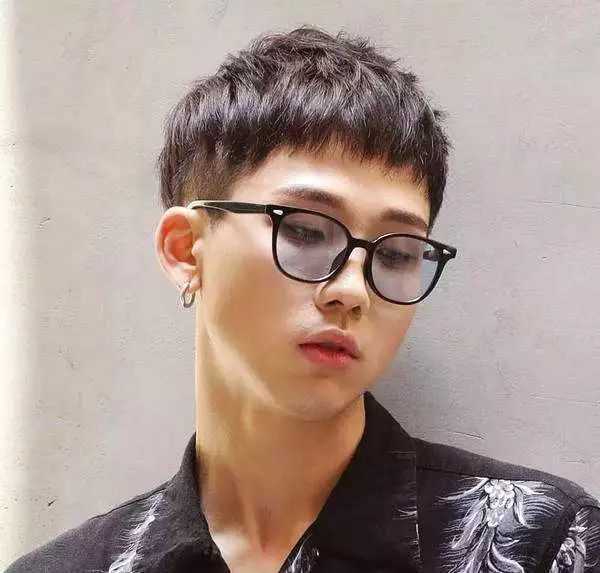 男士有什么好打理又好看的发型(除寸头外)?