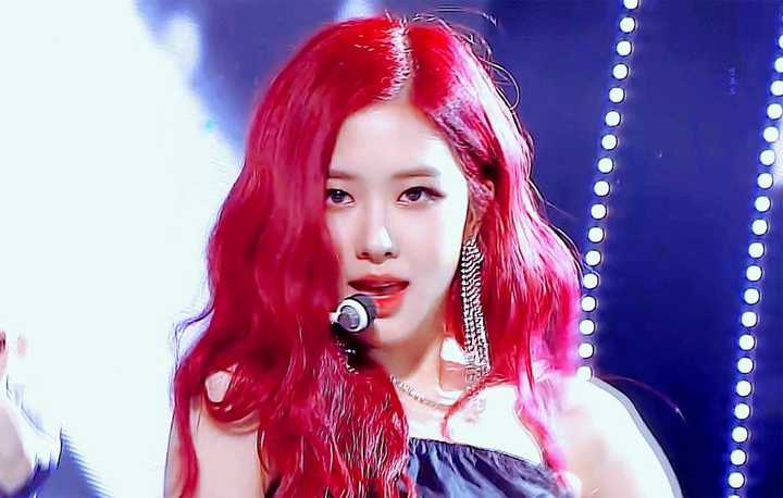 blackpink公主图,blackpink四人皇冠图 爱丽儿公主