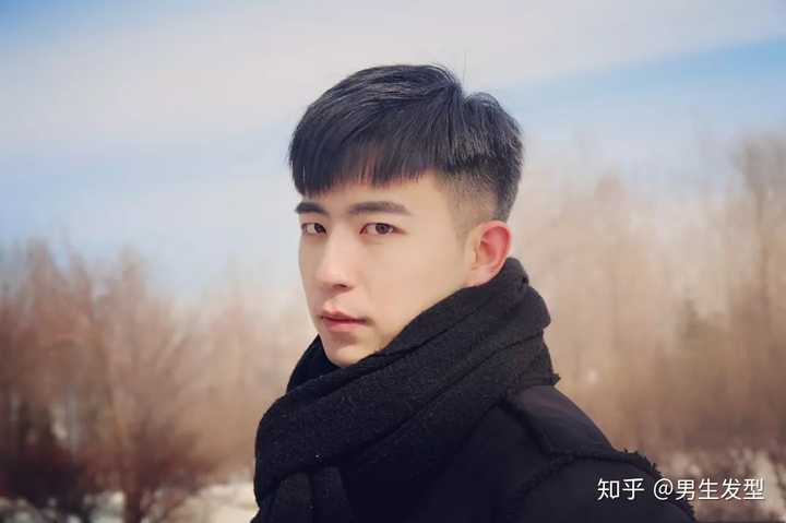 发际线很高的男人适合什么样的发型?