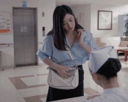 据说蒋欣在出演樊胜美时,正是自己体重最高的时候,所以很多衣服都没有