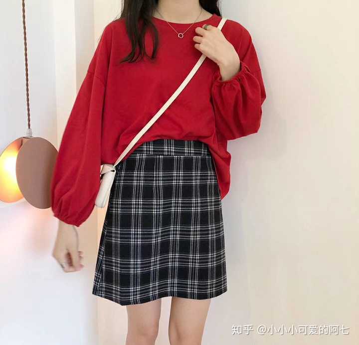 对黄皮来说,穿衣服哪些颜色比较显白?