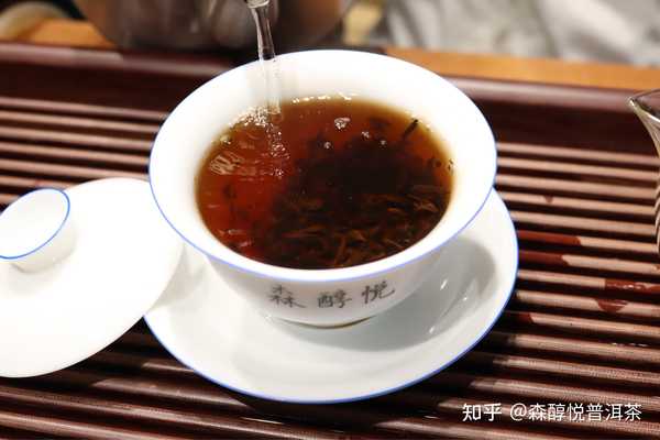 森醇悦普洱茶 的想法: 茶汤表面的白雾是什么? 冲泡茶