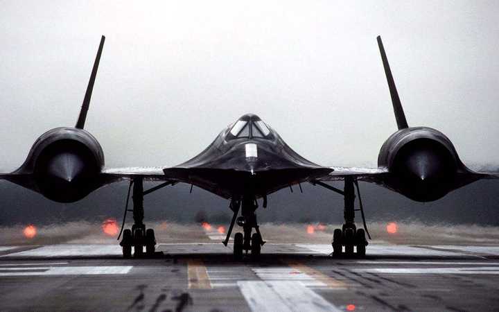 如何评价sr-71"黑鸟"高空高速战略侦察机?