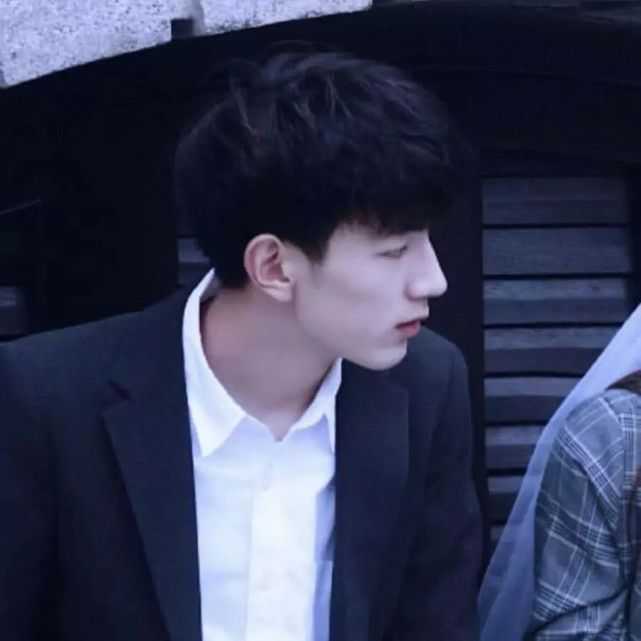 情侣头像真人?有没有那种男孩子和女孩子都超级好看的