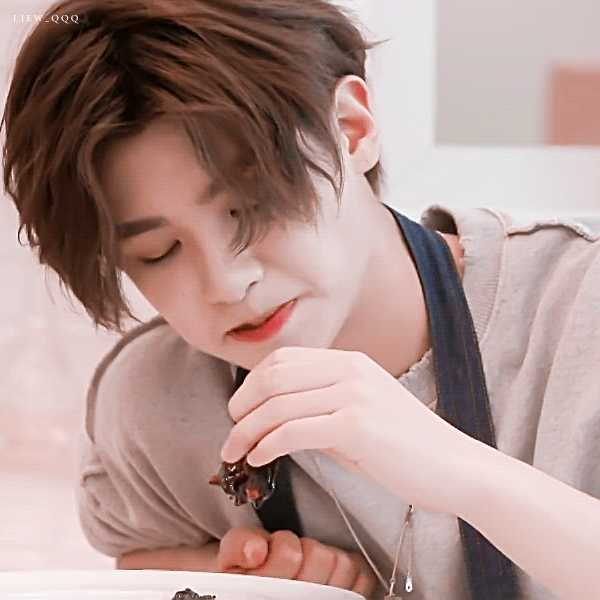 你觉得黄明昊(justin)长得怎么样?