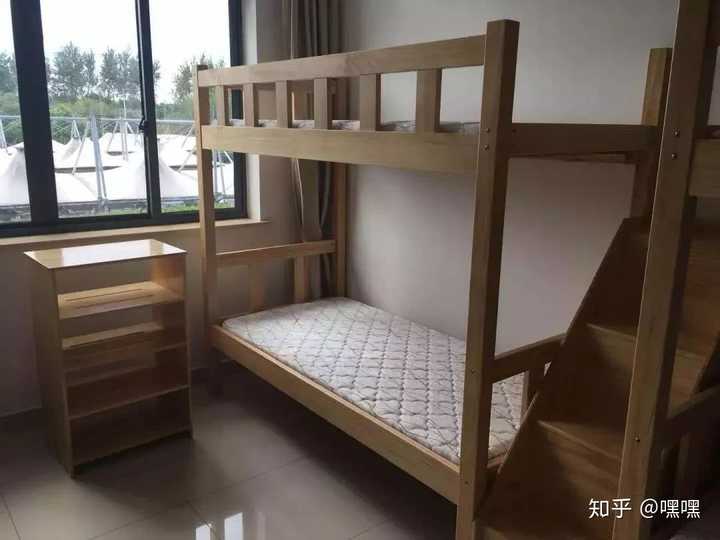 上海公安学院的宿舍条件如何?校区内有哪些生活设施?