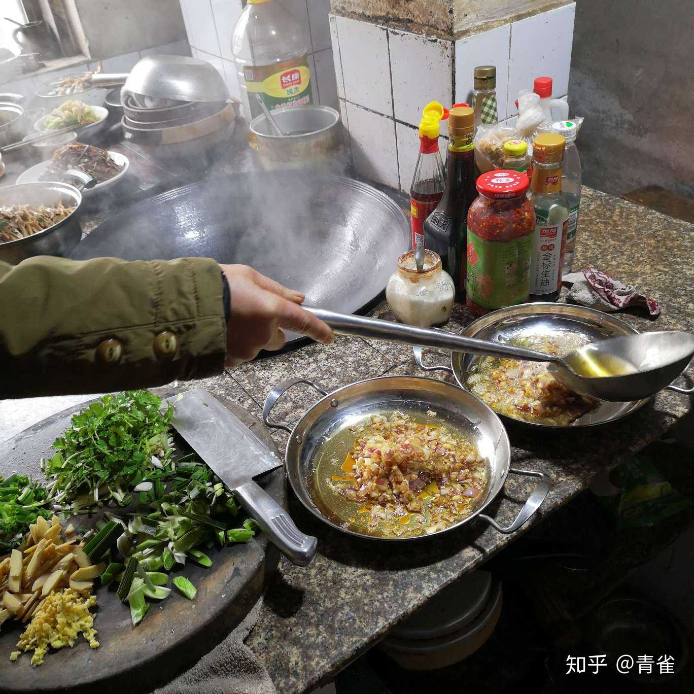 今天来农村过年,大姨父是乡宴厨师,能吃到柴火大灶做的年夜饭啦