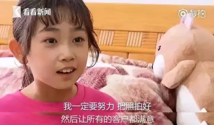 如何看待杭州童模妞妞在拍摄时被妈妈踢踹这件事?