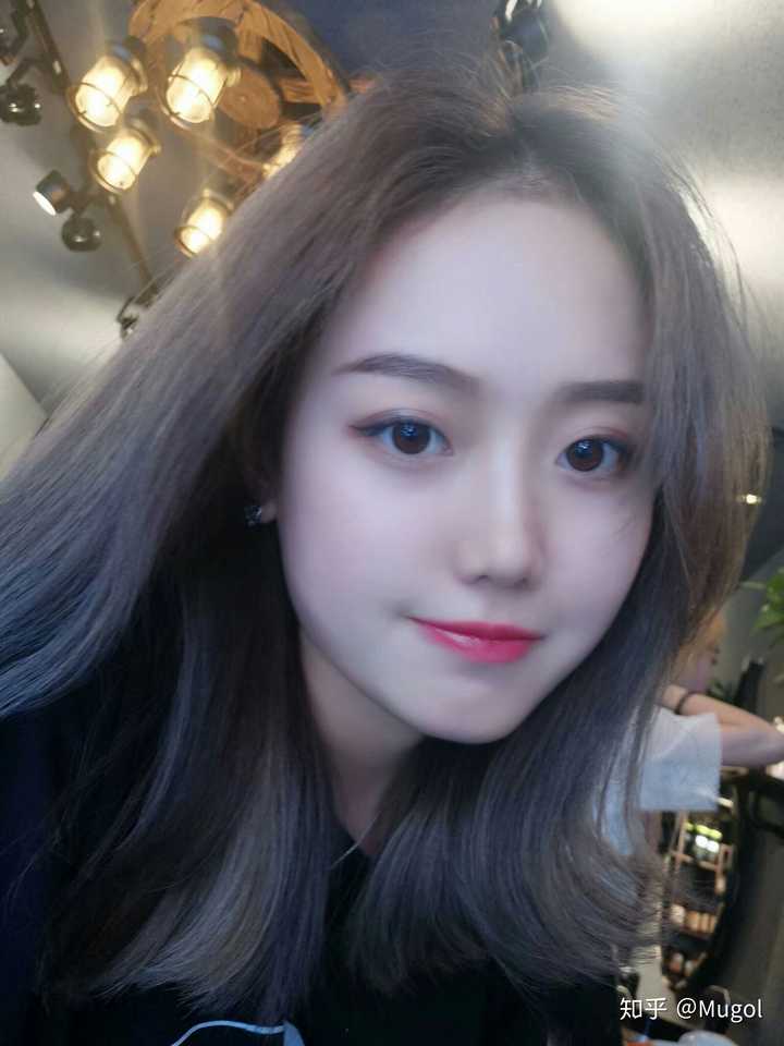 高中时素颜就好看的女生长大化妆后岂不是逆天吗?