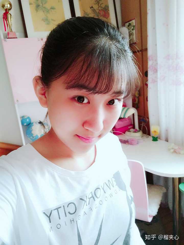 高中时素颜就好看的女生长大化妆后岂不是逆天吗?