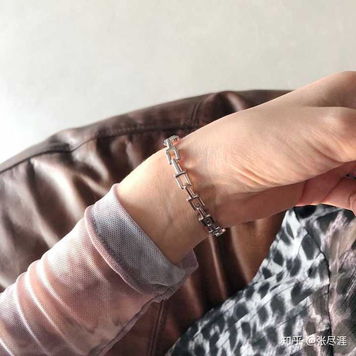 手腕粗的女孩带啥手链好看?