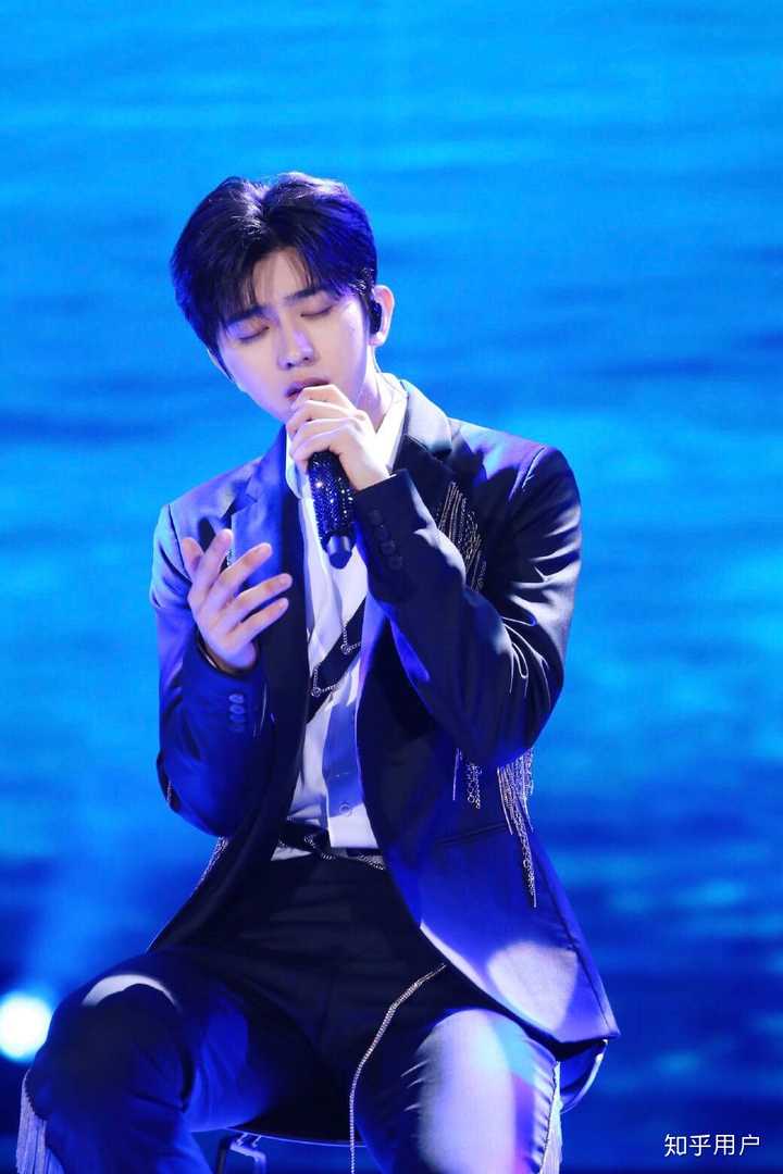 如何评价蔡徐坤的颜值?