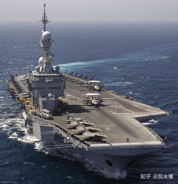 为什么核潜艇的核动力不能用在核动力航母上?它们有什么不同?