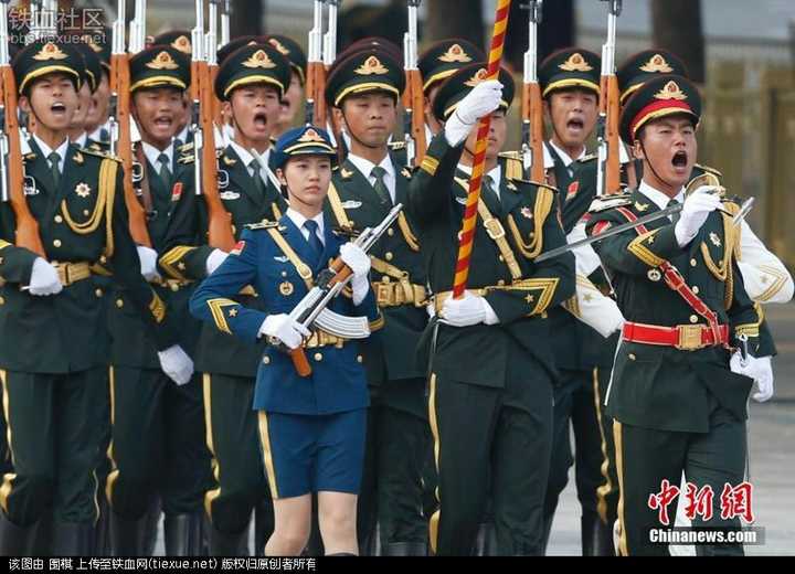 如果仪仗队尚且能够容忍,那么军乐队简直了.