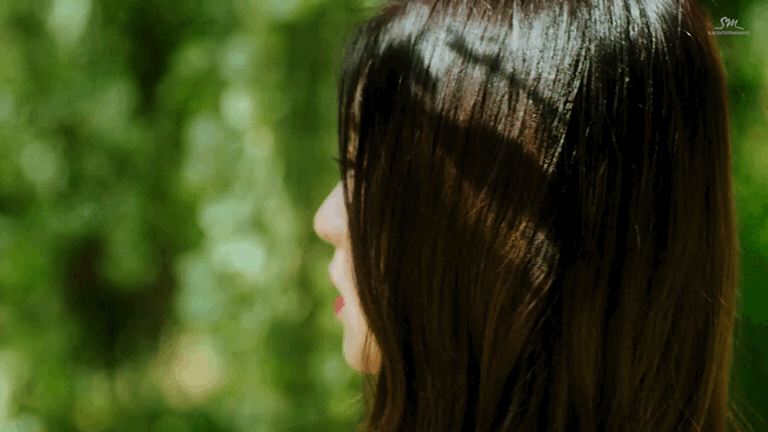 回眸一笑百媚生