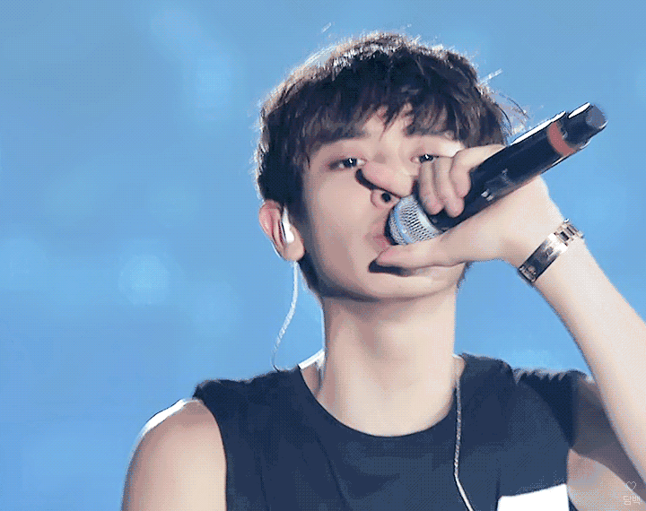 哈哈有没有小可爱来分享一下你相册里的朴灿烈的神图