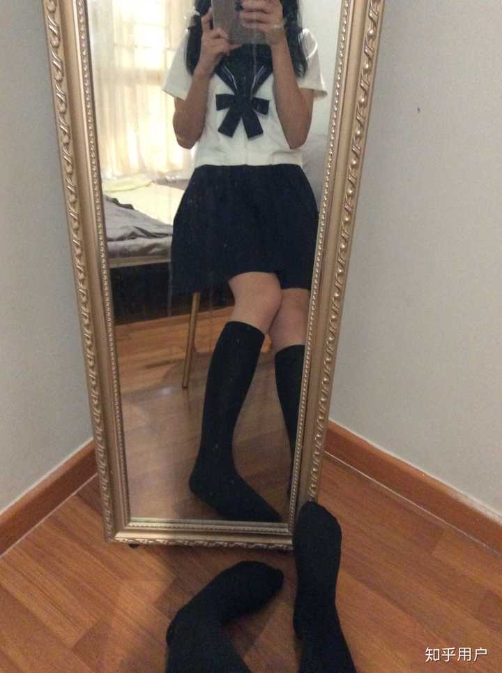 小腿粗的女生穿 jk 制服时适合哪种袜子?