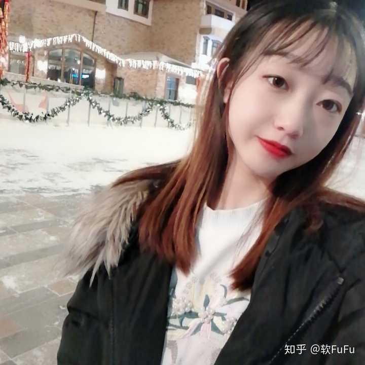 因为我矮所以我觉得男生都喜欢大长腿个子高的其实是自己的不自信