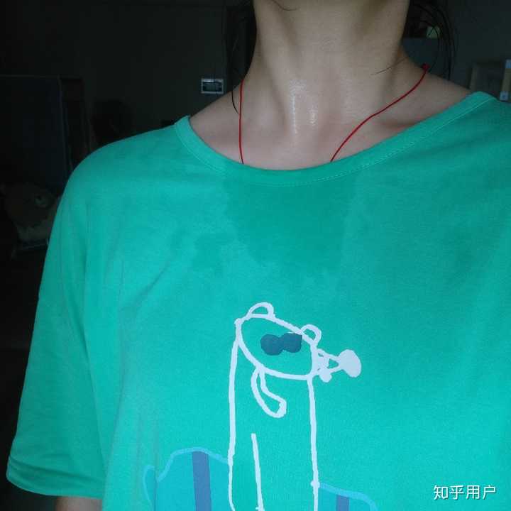 跑步回来拍的,于是突然发现锁骨明显了好多