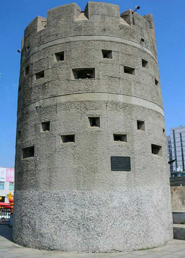 其实吧,在防御这个角度上来说,日军的炮楼还真不比古代那些城墙差.