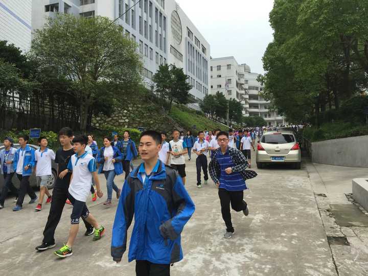 在宜昌外国语学校读初中是一种怎样的体验?