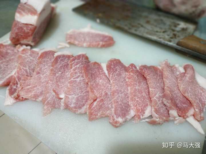 牛排讲究雪花纹路,为什么猪肉(五花肉)不能和牛肉那样