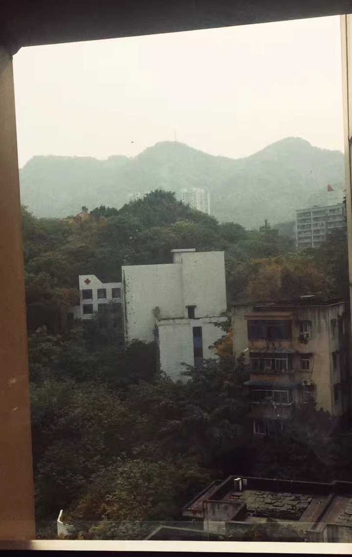 南滨路某废弃医院  感觉可以拍恐怖片