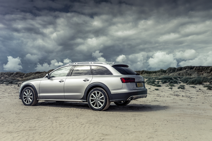 旅行车: a6 allroad(c7):中大型车的体型带来的大空间 加大了的离地