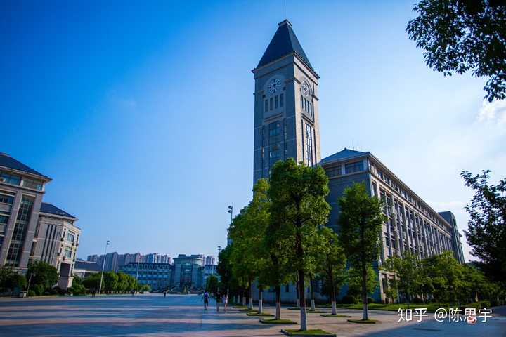到晚上11点就会来水,还有虽然我们学校没有空调,宿舍条件不好我们自己