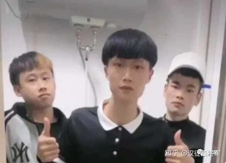 老八为什么要吃粑粑?