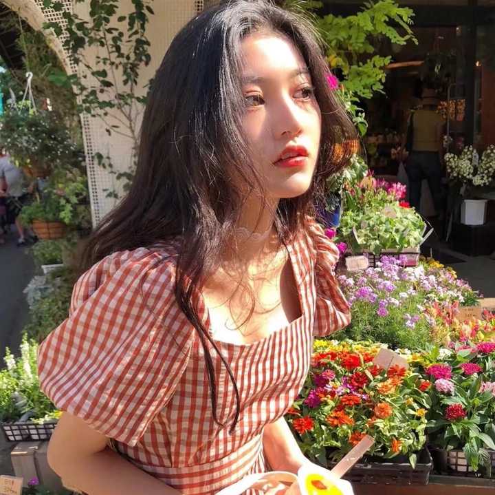 我想问一下,大家有没有那种复古的干净的女生头像?