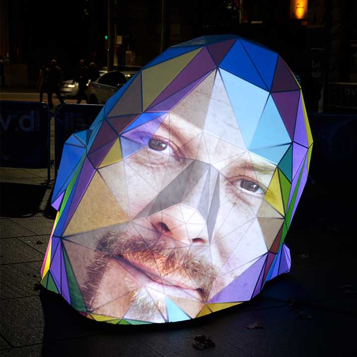 世界上有哪些体量不大但十分有趣的装置艺术作品?