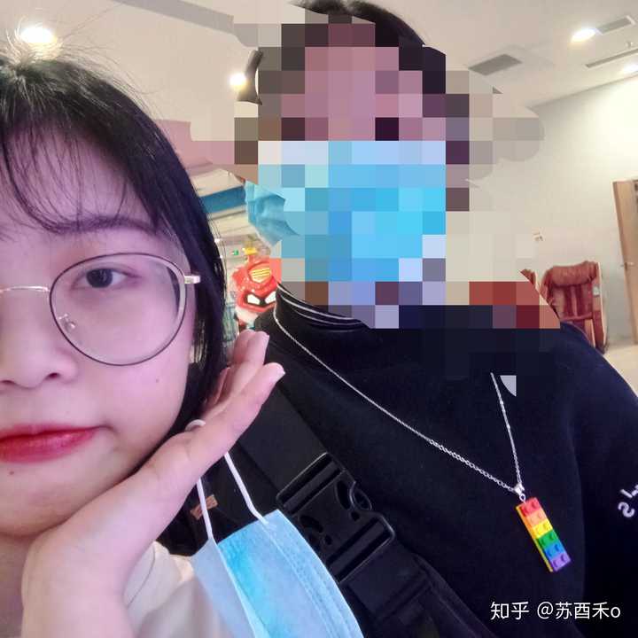 鼻梁塌的女生真的很丑吗?