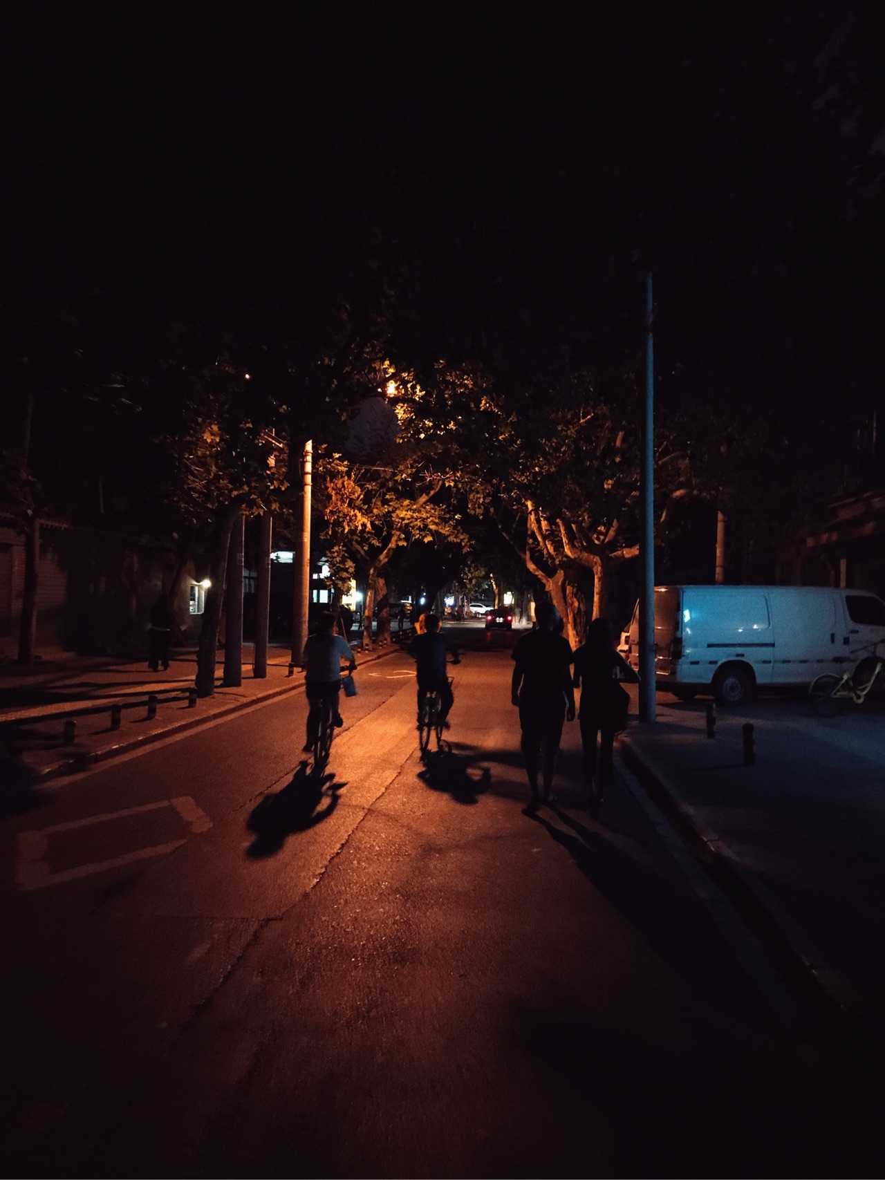 西安的夜生活.在城墙下和朋友喝酒到凌晨一点.岁月悠悠啊.