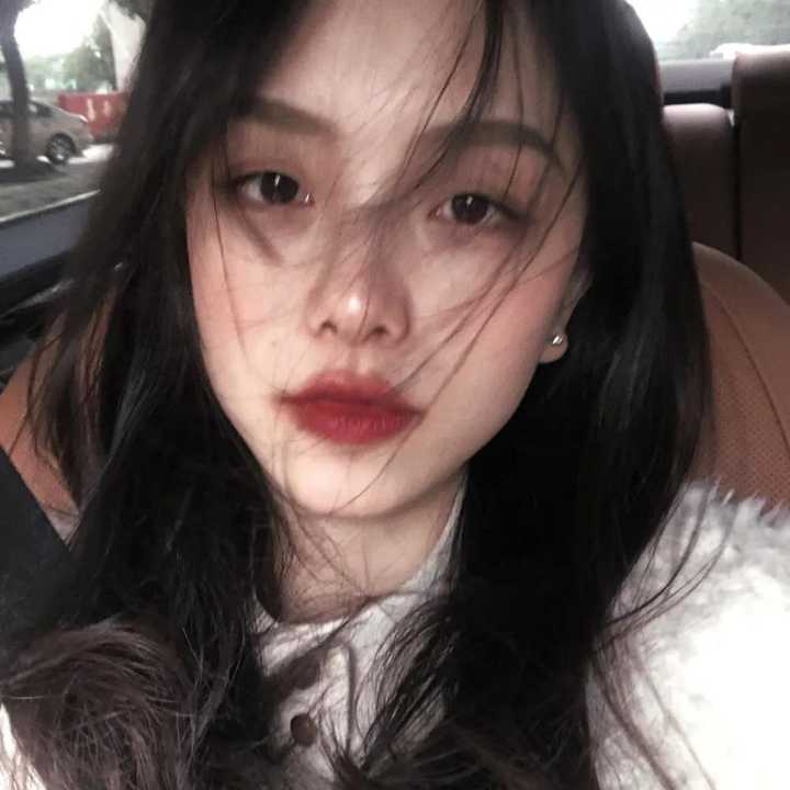有没有那种性冷淡风又有点a的壁纸或者女生头像?