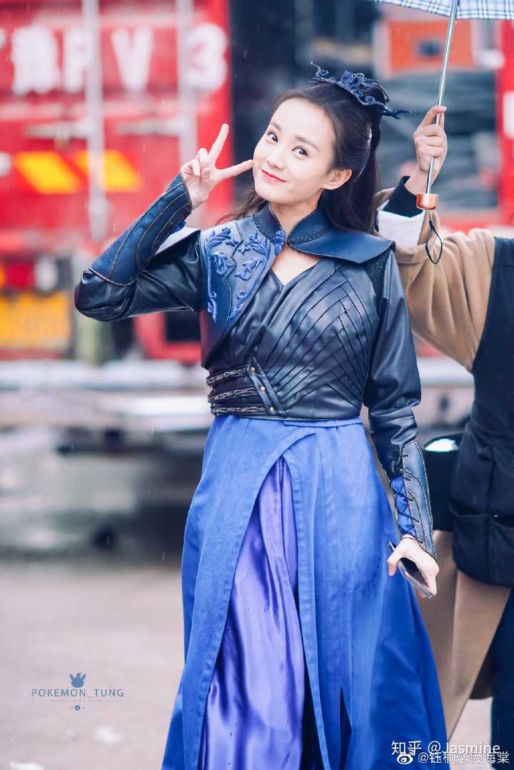 在下提名李一桐小姐姐,古装妩媚又娇俏可人,眉如翠羽,肌如白雪,腰如