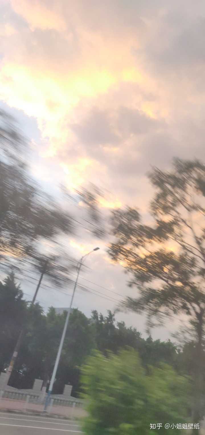 太阳正好通过中间的缺口照射过来,被阳光照射的感觉,其实很好.