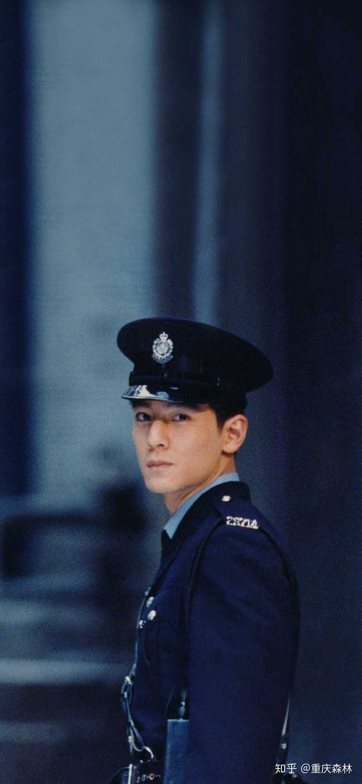 有没有个人看着高冷或冷酷的人物写真或壁纸分享一下可以吗?