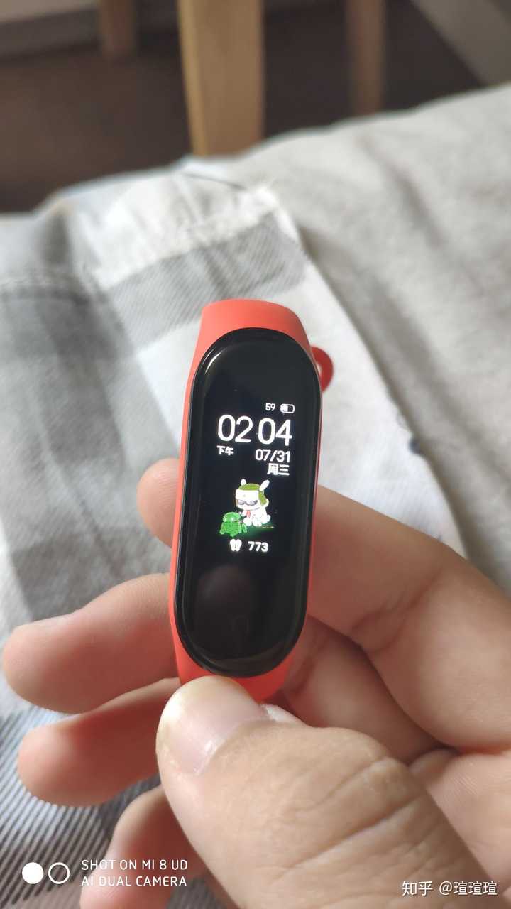 苹果手机不想入applewatch,小米手环4nfc和华为手环3pro推荐哪一个?