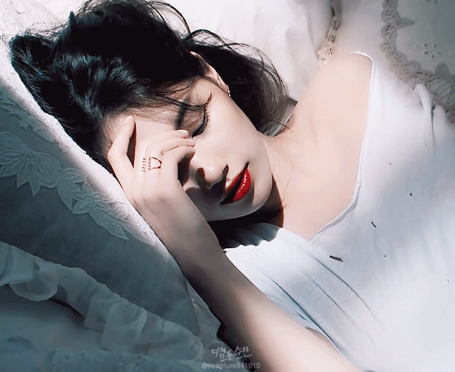 ①混合型代表人物→joy(可爱性感) twice的兔牙,我觉得娜琏和涩琪一样