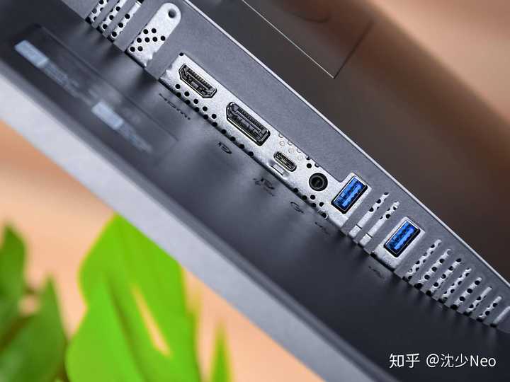 总体来说,如果需要一款4k,尺寸合适的专业显示器的话,戴尔的这个u2720