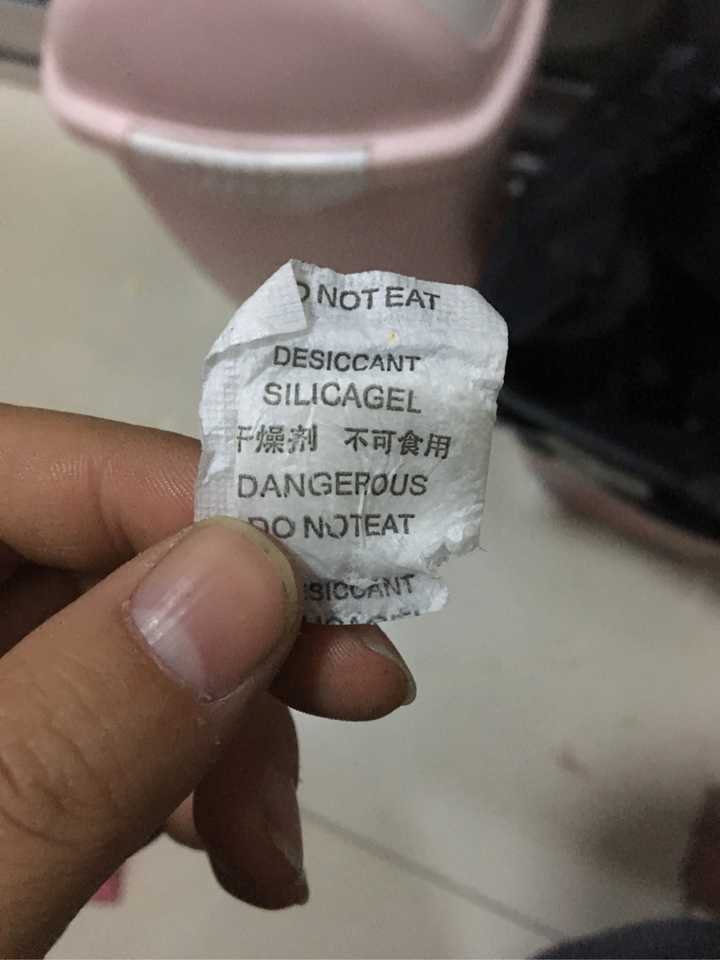 silicagel干燥剂吃了一点点有事吗?