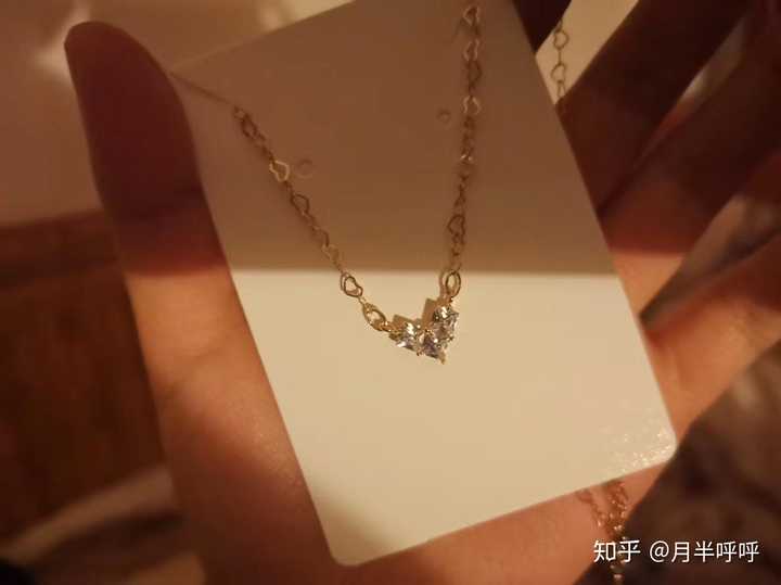 女朋友过生日,想送一款大众,简约的项链,价格在45百左右吧.