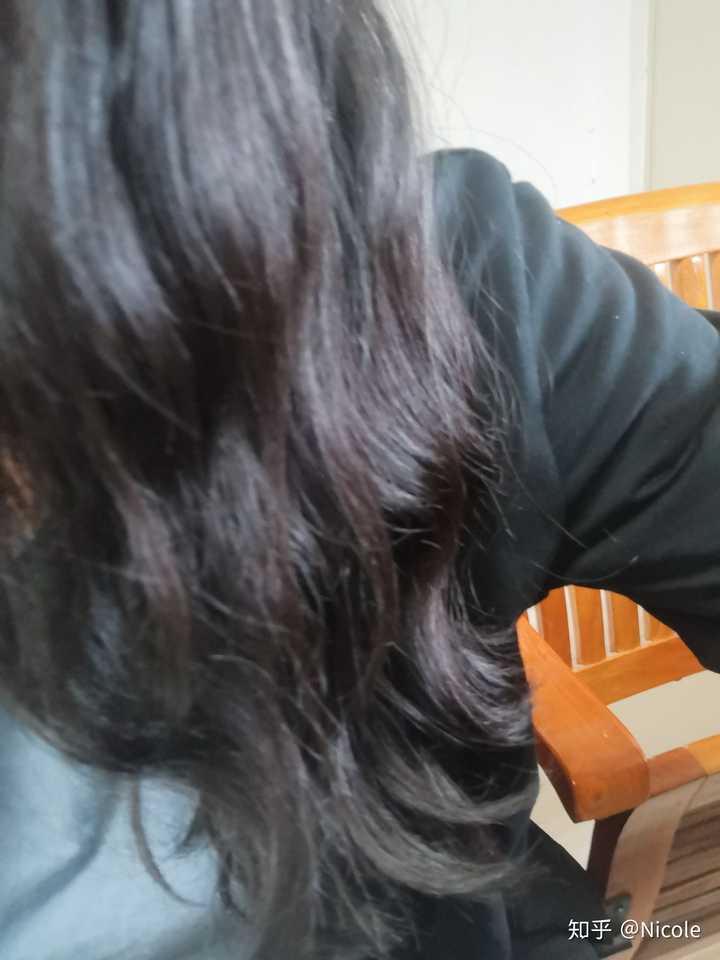 头发天生自来卷是什么感觉?