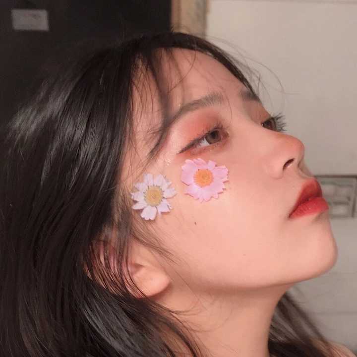 有什么不烂大街好看的女生头像吗?