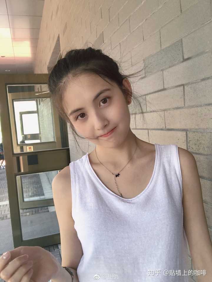 高中时素颜就好看的女生长大化妆后岂不逆天?