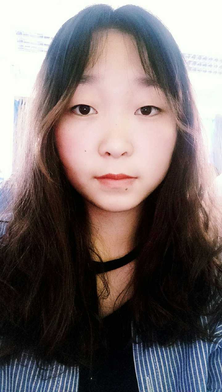 你身边有那些圆脸 单眼皮 塌鼻子的女孩长得很好看?