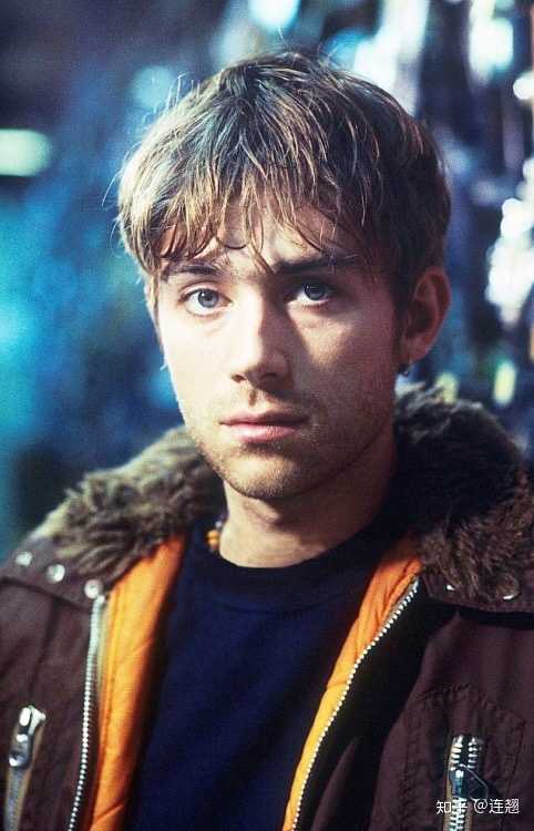 如何客观评价damon albarn的长相?